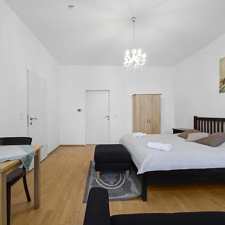 Three King-Size Beds, Three Bedrooms Vienna Exterior photo