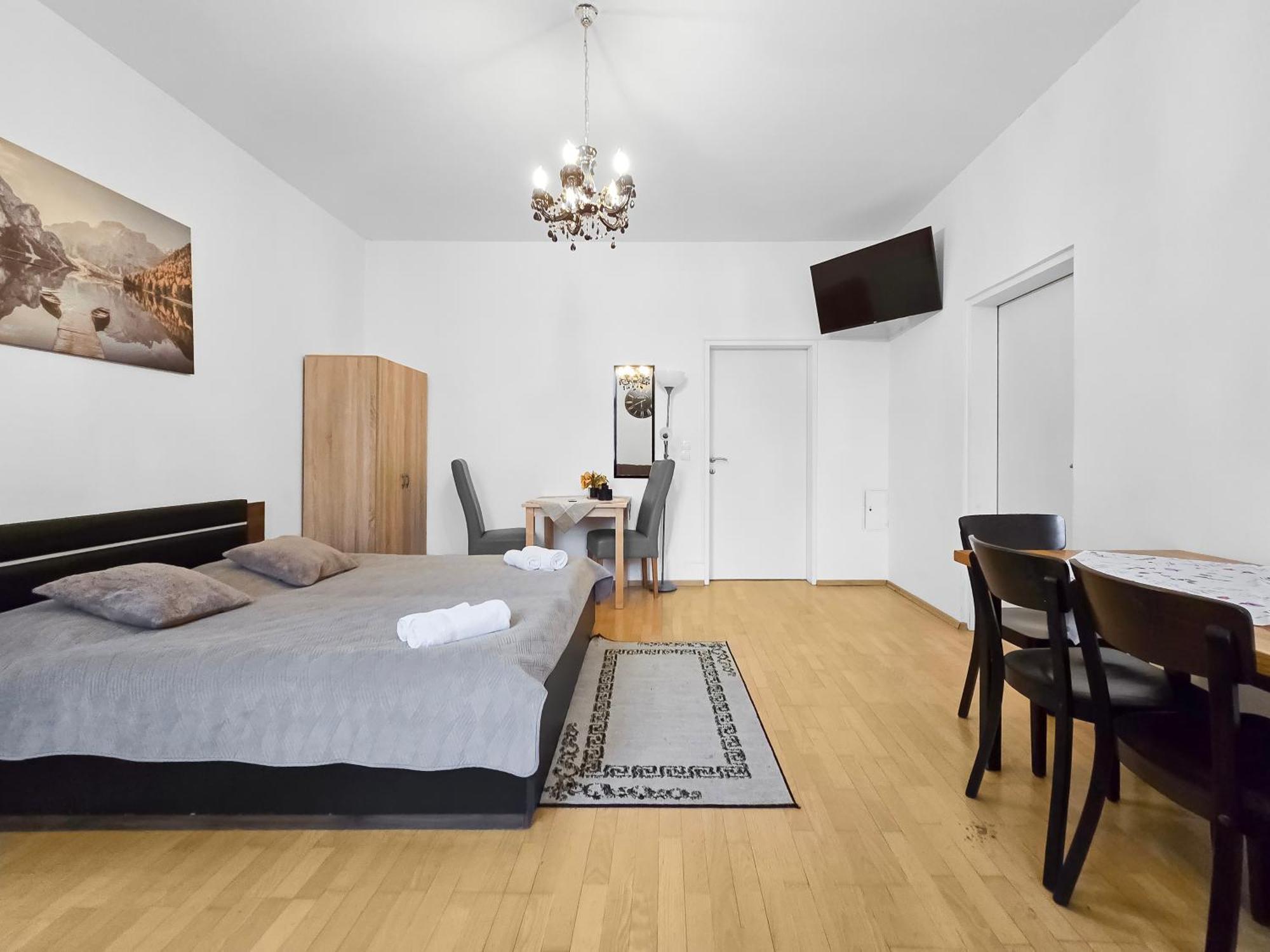 Three King-Size Beds, Three Bedrooms Vienna Exterior photo